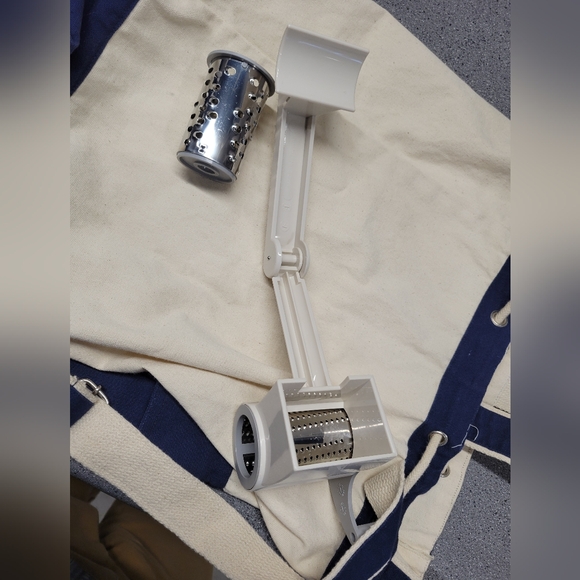 The Pampered Chef Deluxe Rotary Cheese Grater Grinder #1275 Vintage - Picture 6 of 6